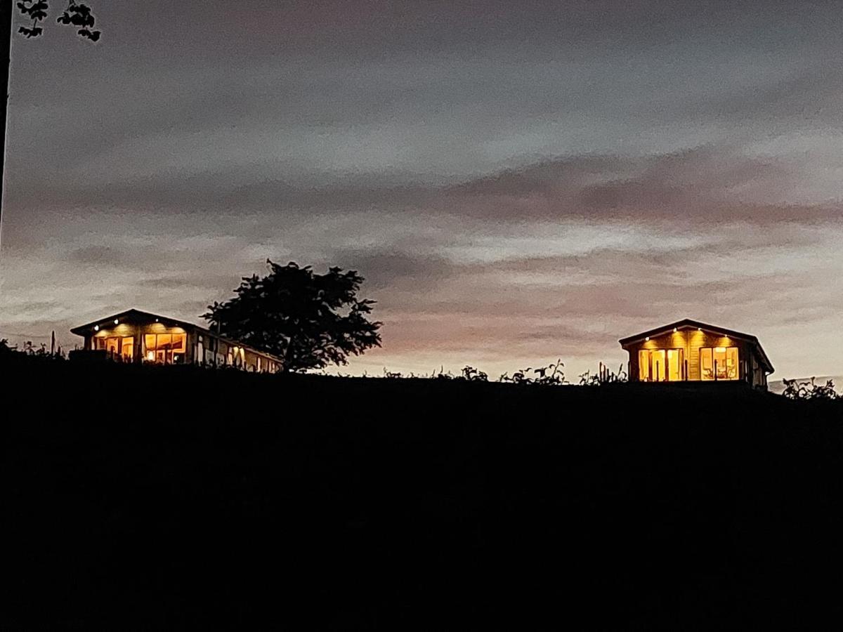 Luxury Family Beechwood Lodge With Hot Tub Lochwinnoch Bagian luar foto