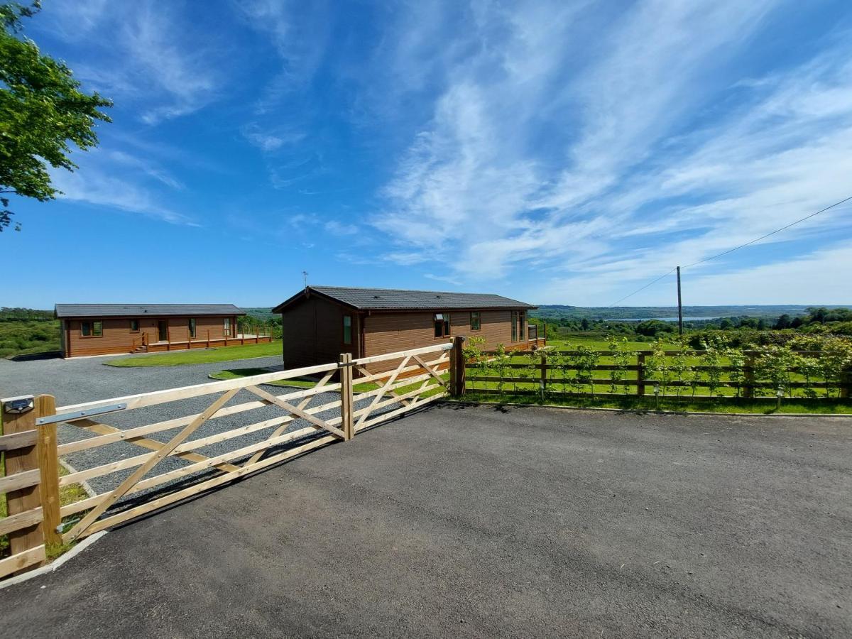 Luxury Family Beechwood Lodge With Hot Tub Lochwinnoch Bagian luar foto