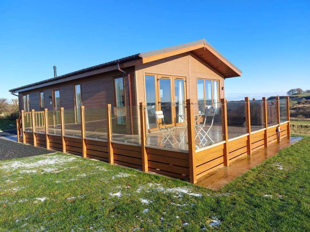 Luxury Family Beechwood Lodge With Hot Tub Lochwinnoch Bagian luar foto