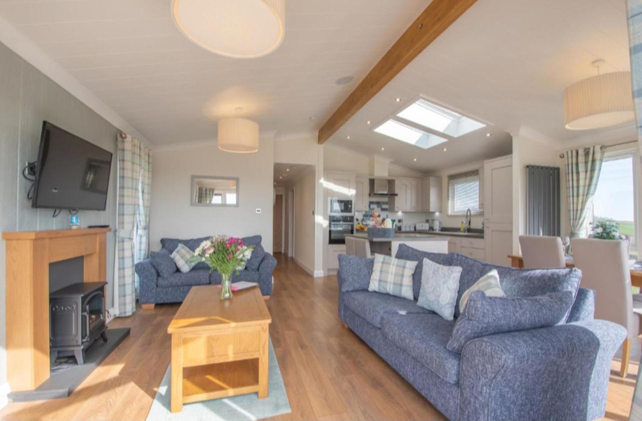 Luxury Family Beechwood Lodge With Hot Tub Lochwinnoch Bagian luar foto