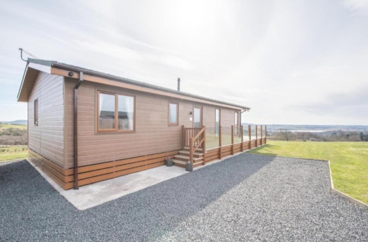 Luxury Family Beechwood Lodge With Hot Tub Lochwinnoch Bagian luar foto