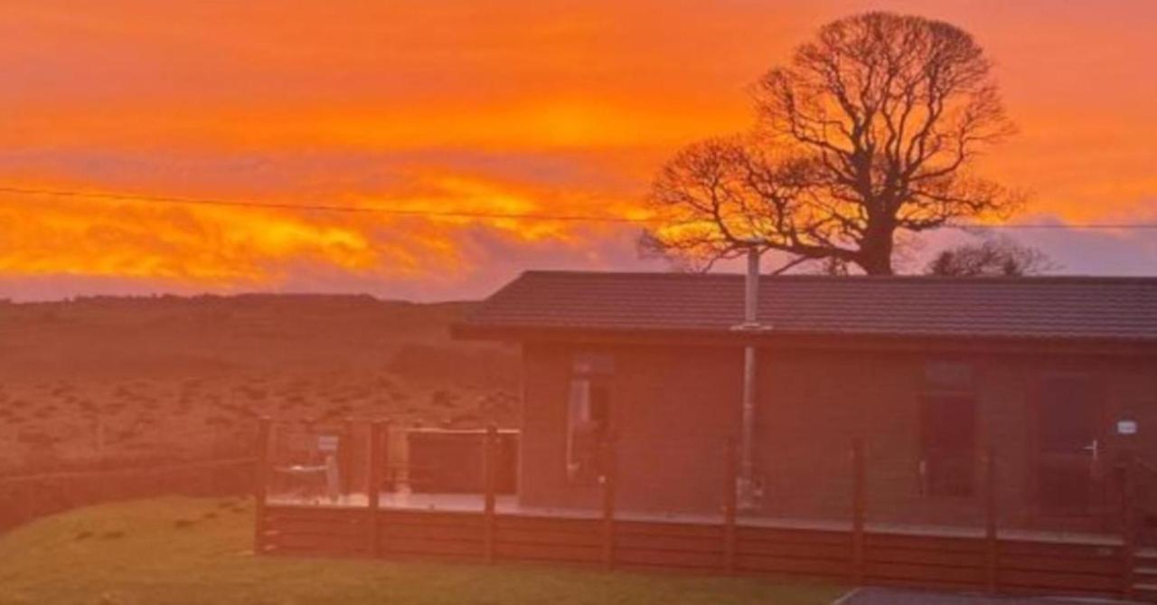 Luxury Family Beechwood Lodge With Hot Tub Lochwinnoch Bagian luar foto