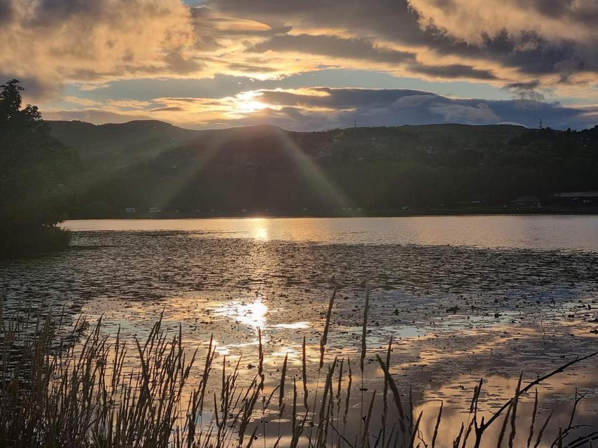 Luxury Family Beechwood Lodge With Hot Tub Lochwinnoch Bagian luar foto